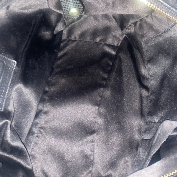 Coach F23308 black leather pleated purse with gold hardware - Picture 10 of 11